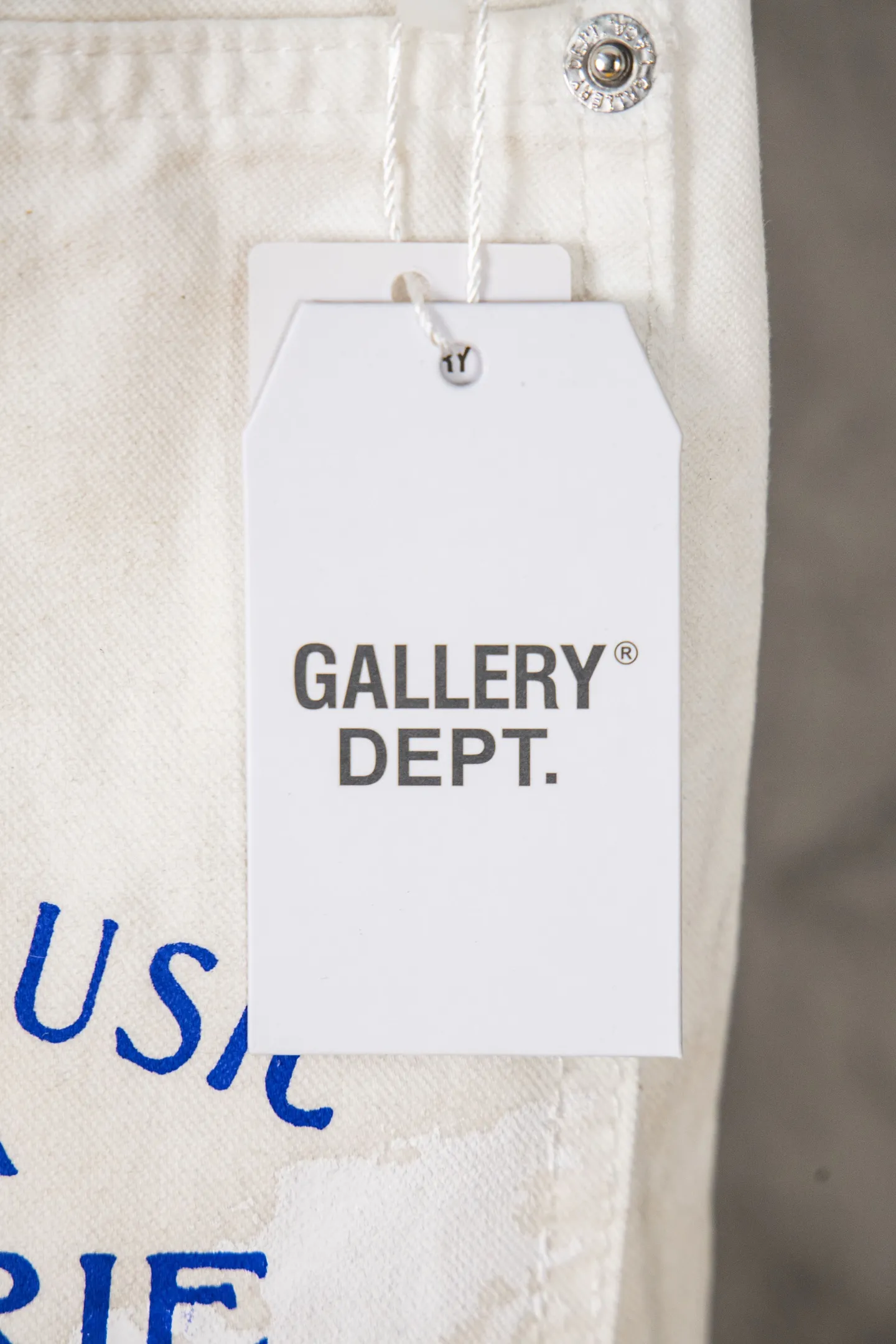 Style number: M394 P280 GALLERY DEPT. Dirty touch, splashed ink, hand-painted graffiti, washed, distressed, damaged, micro-flared casual overalls. Code number: 28 30 32 34 36
